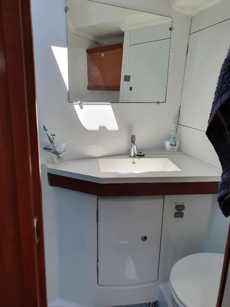 Beneteau Oceanis 46 - Image 10